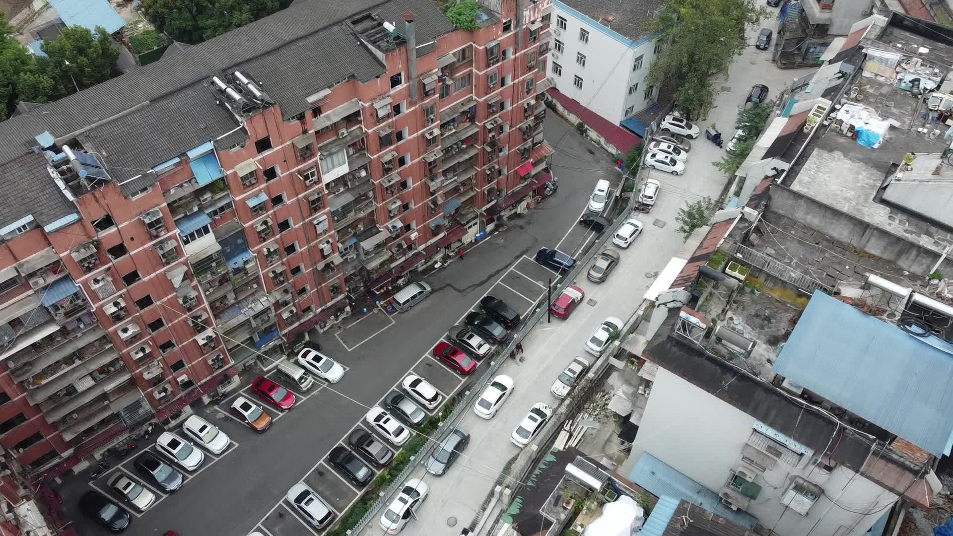 4k湖北宜昌城市建筑道路航拍视频的预览图
