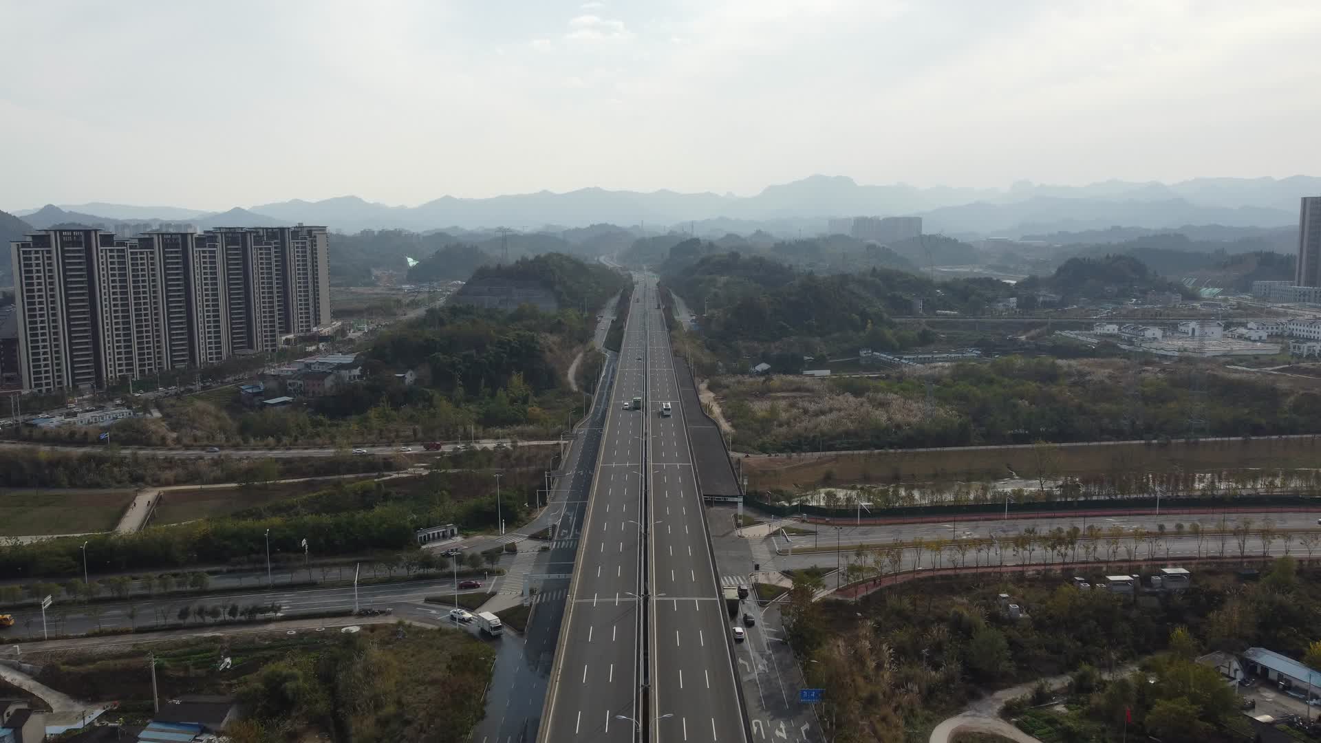 湖北宜昌市交通航拍视频的预览图