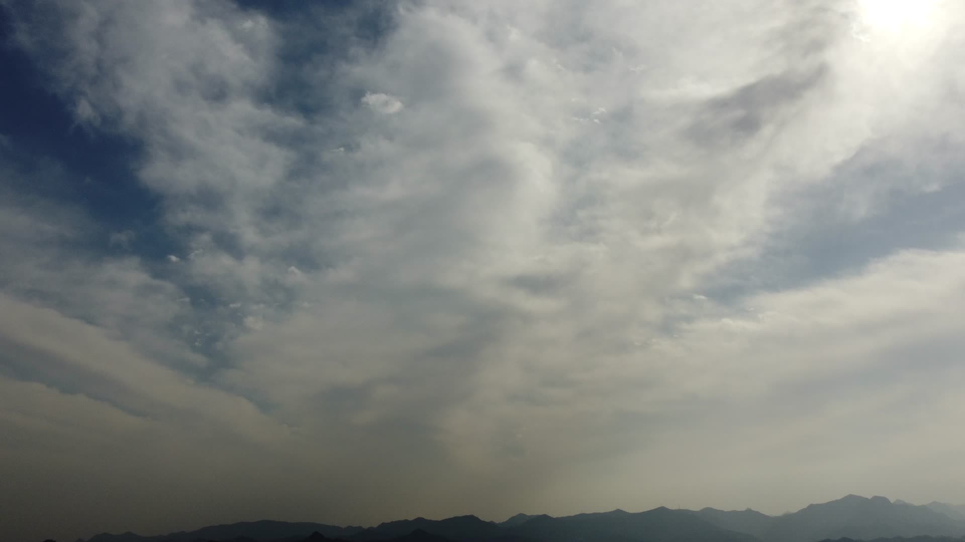 湖北宜昌市天空航拍视频的预览图