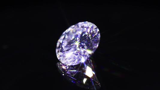 五克拉大钻石视频的预览图