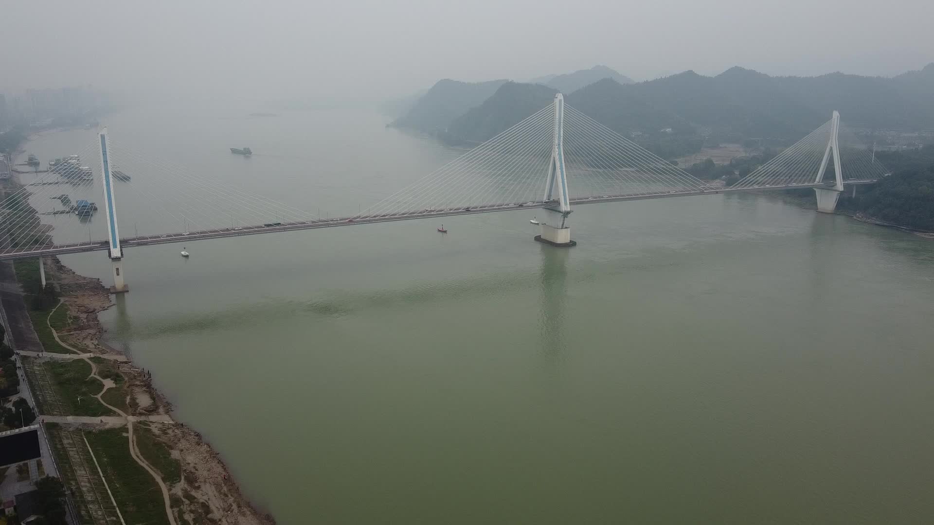 4k湖北宜昌跨江大桥航拍视频的预览图