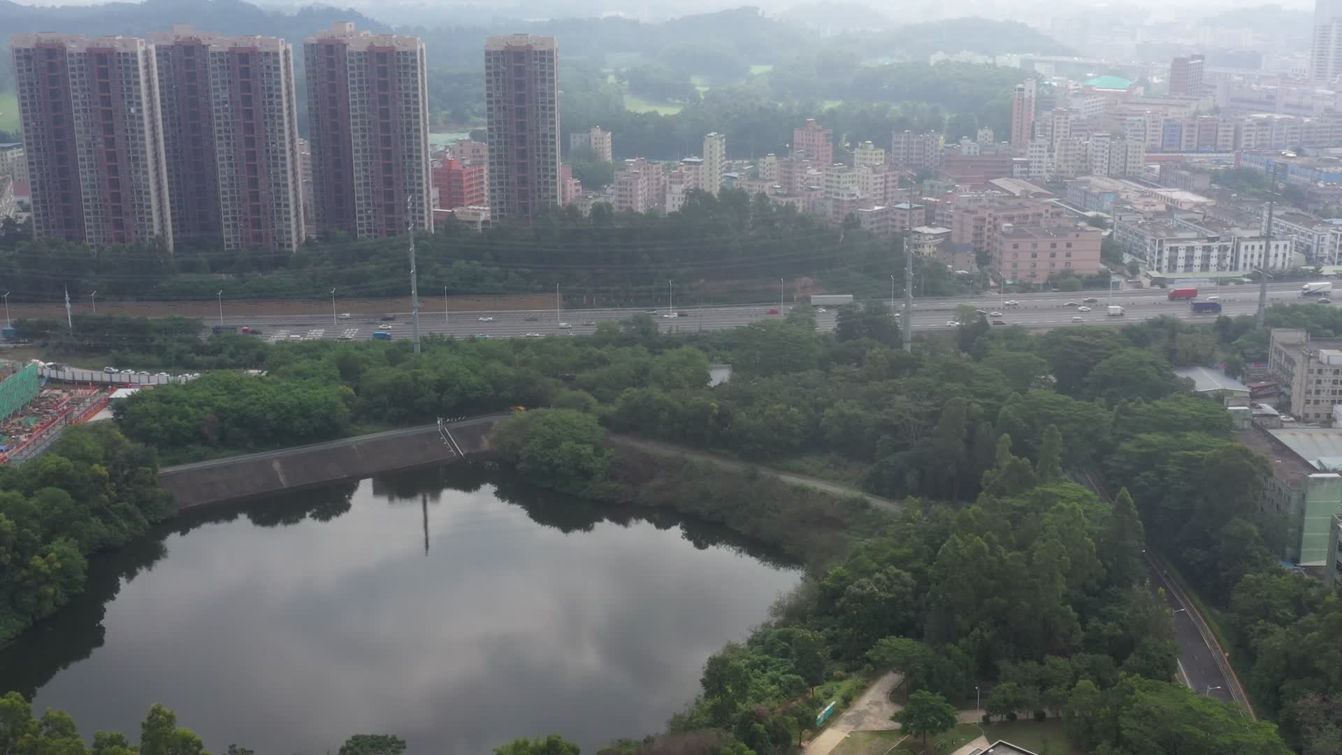 深圳城市交通航拍视频视频的预览图