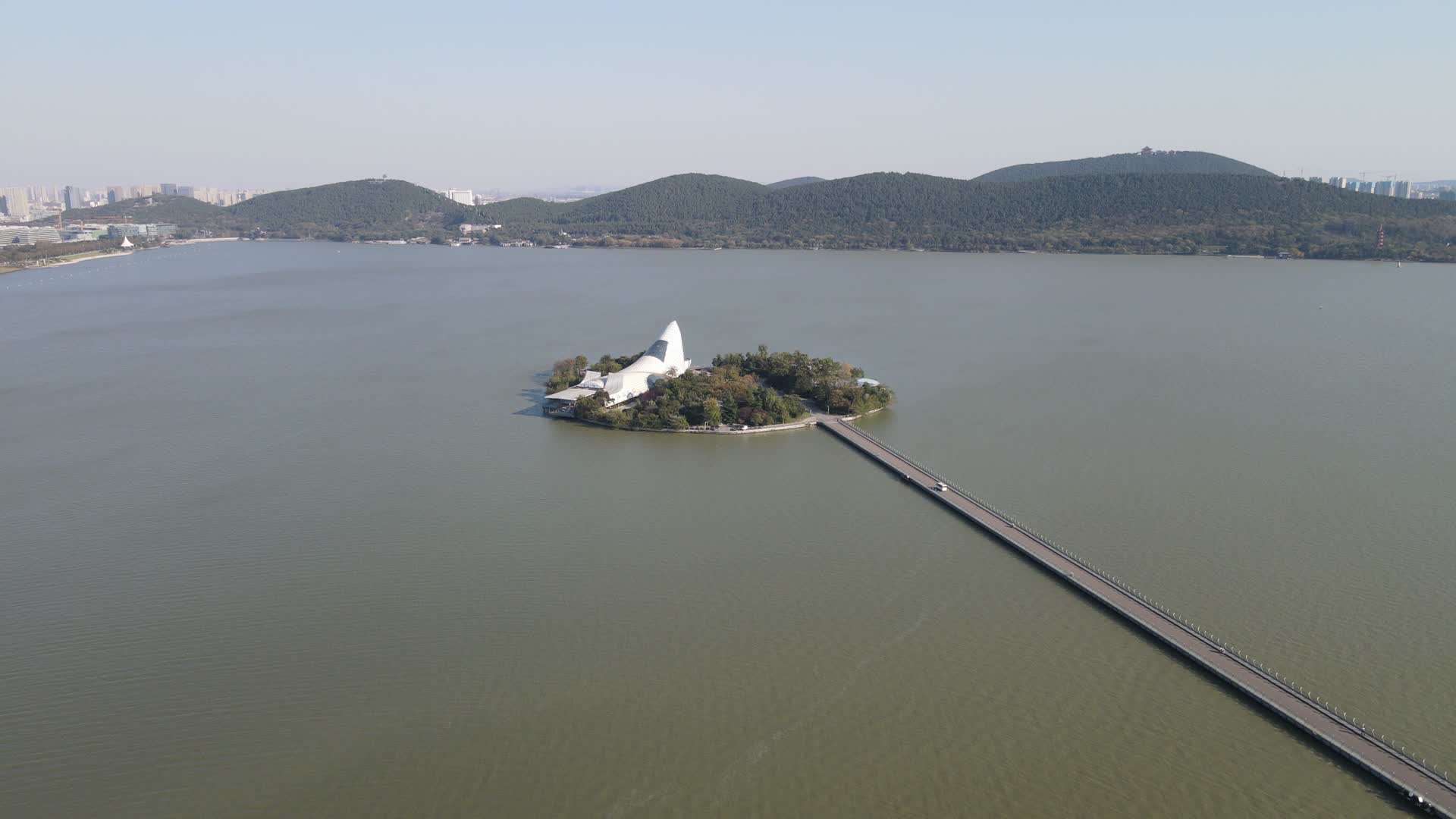 江苏徐州云龙湖5A景区水族馆4K航拍视频的预览图