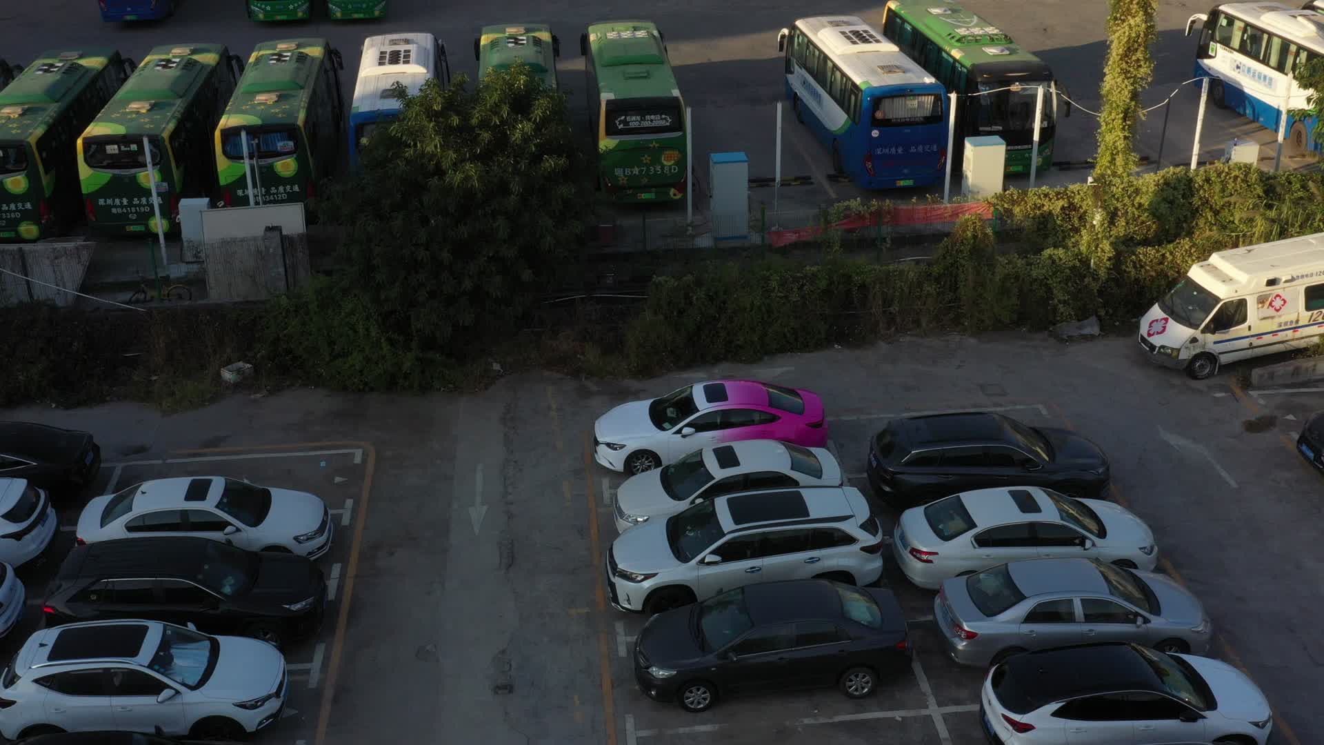 深圳停车场航拍视频视频的预览图