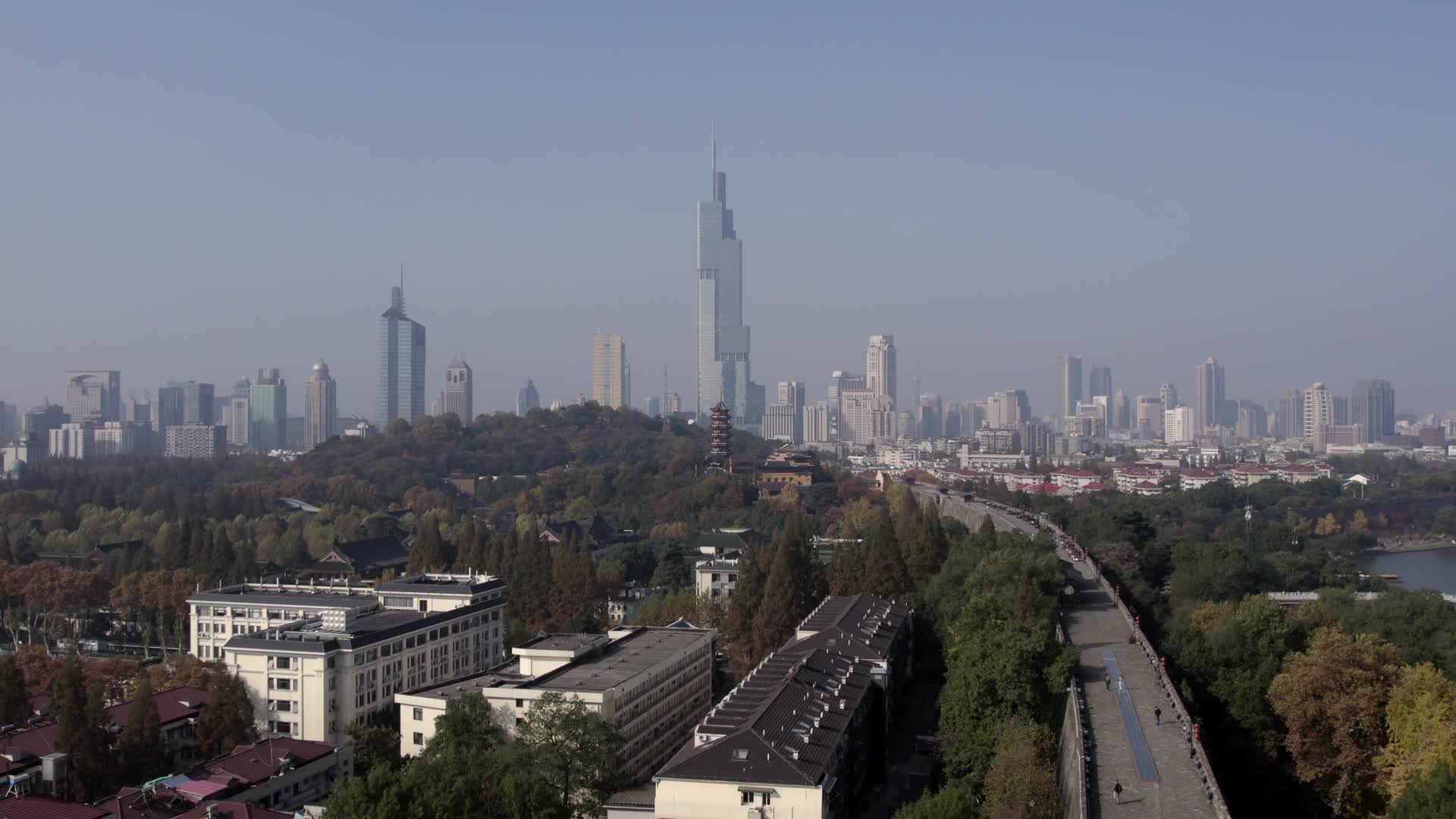4K实拍南京紫峰城市与古鸡鸣寺视频的预览图