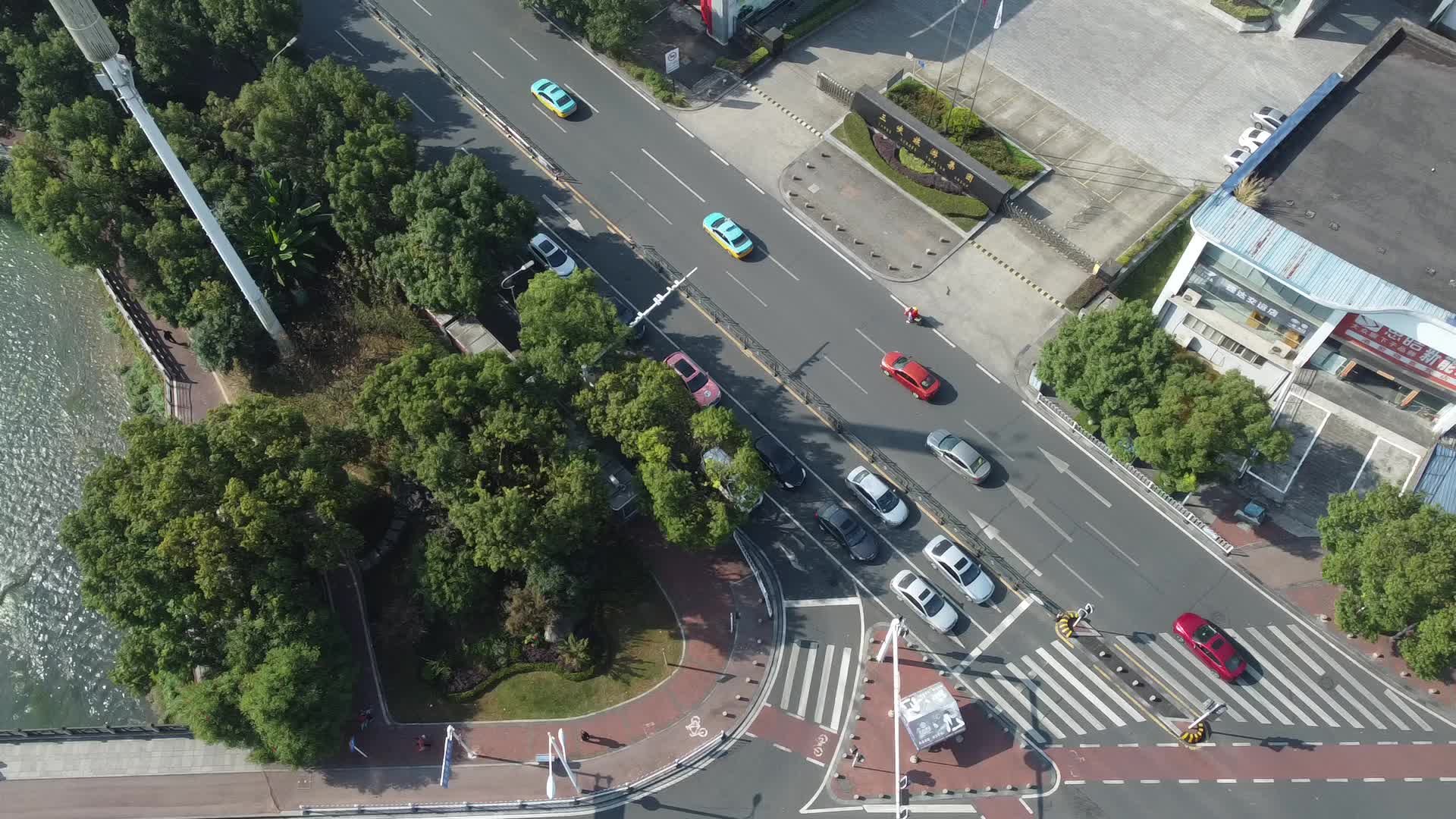 4k湖北宜昌城市道路航拍视频的预览图