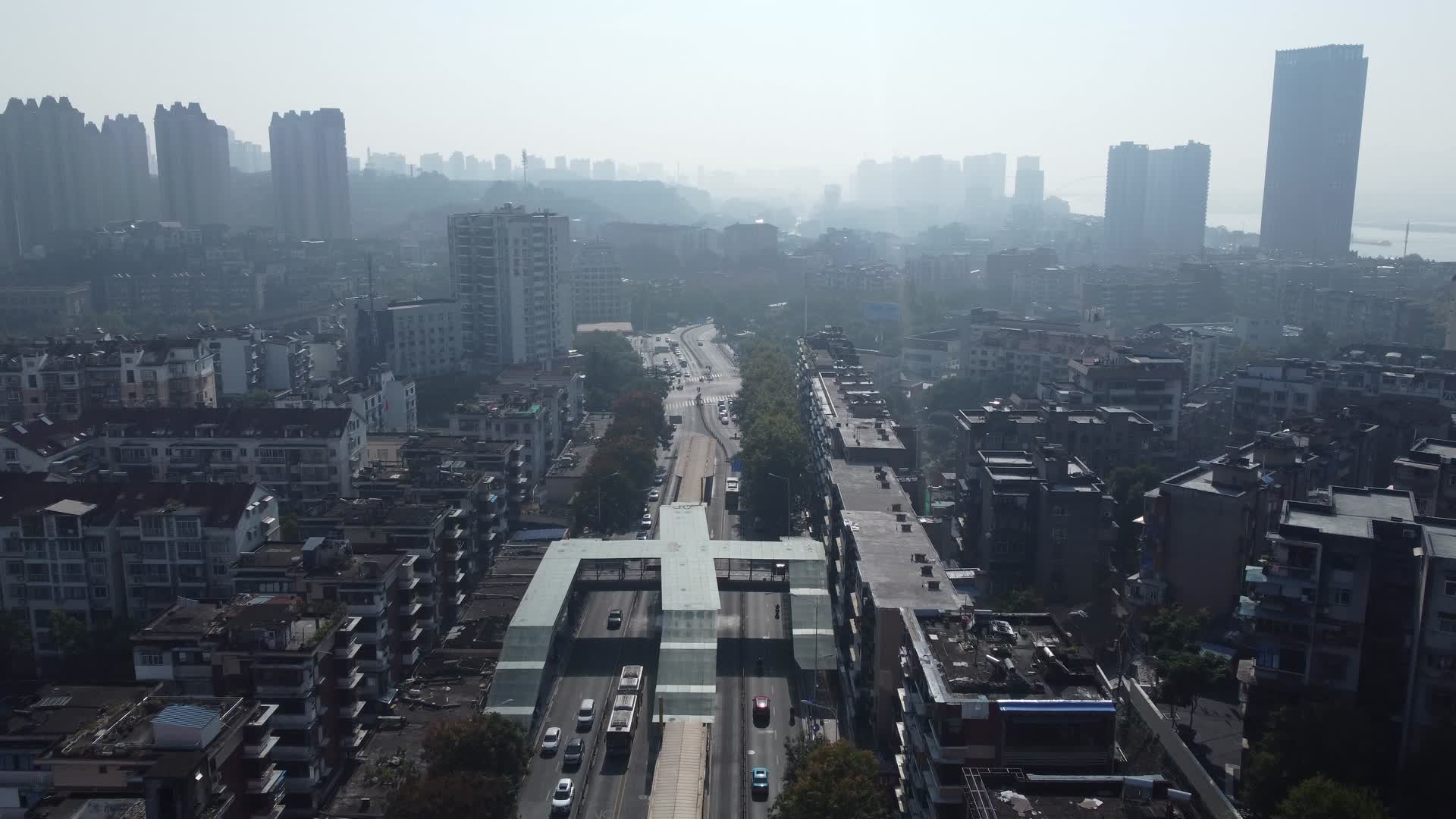 4k湖北宜昌城市道路建筑航拍视频的预览图