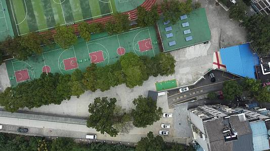4k湖北宜昌学校操场航拍视频的预览图