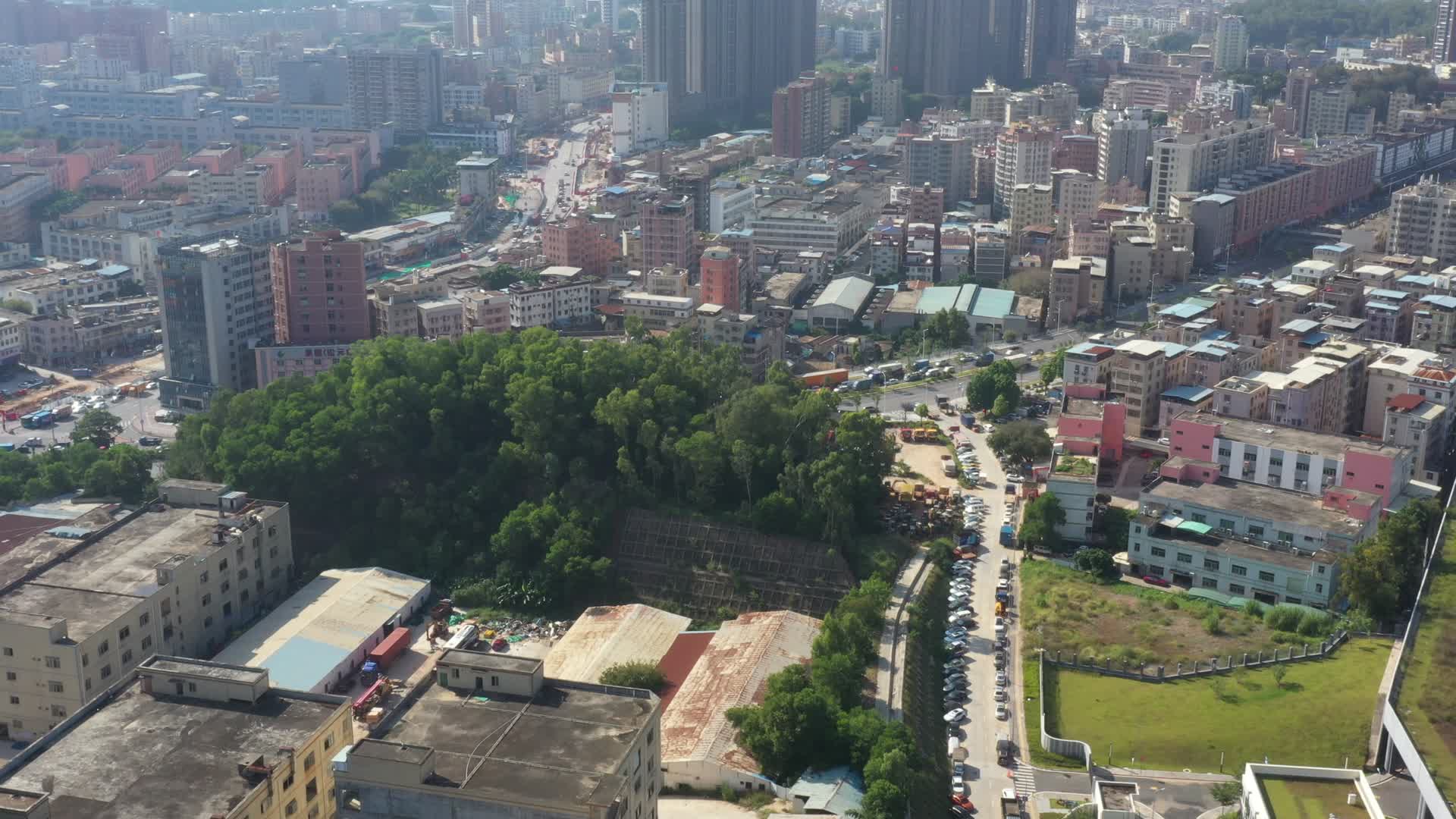 深圳龙华乡镇居住区道路航拍视频的预览图