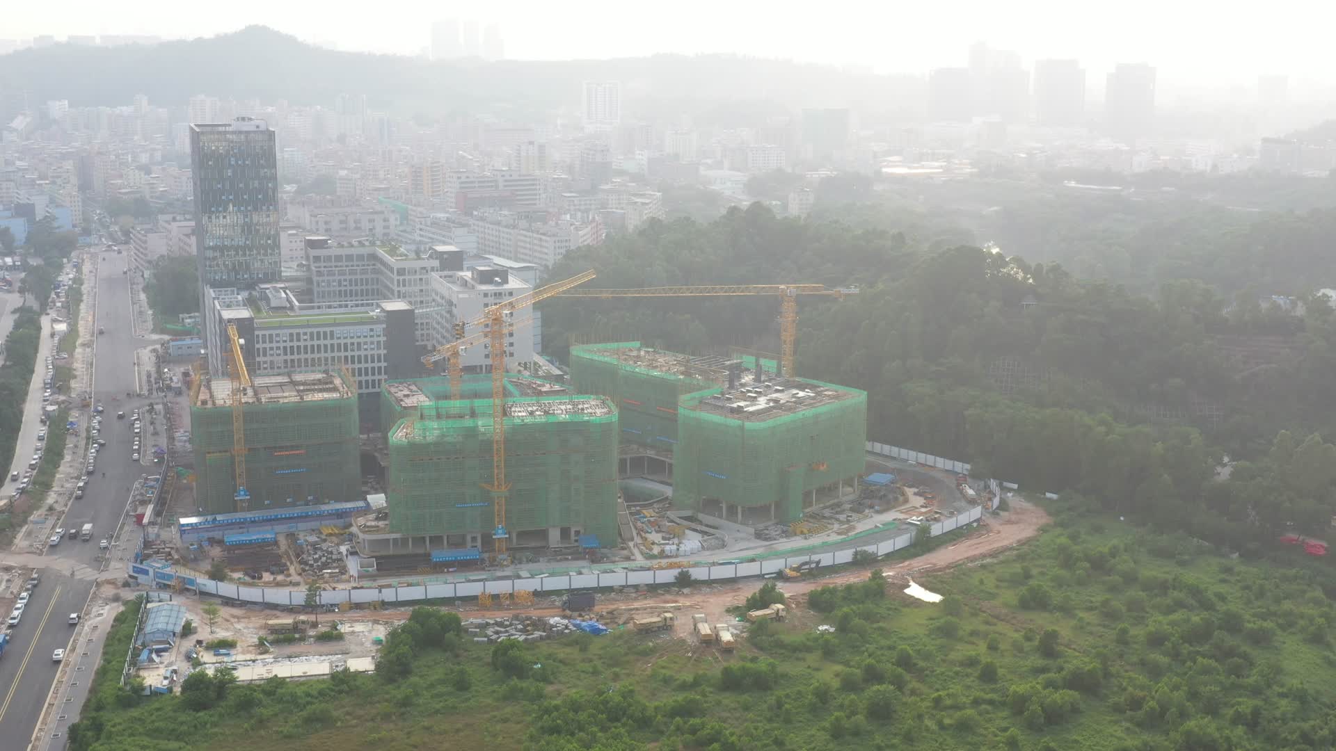 深圳龙华建筑工地高角度航拍视频的预览图