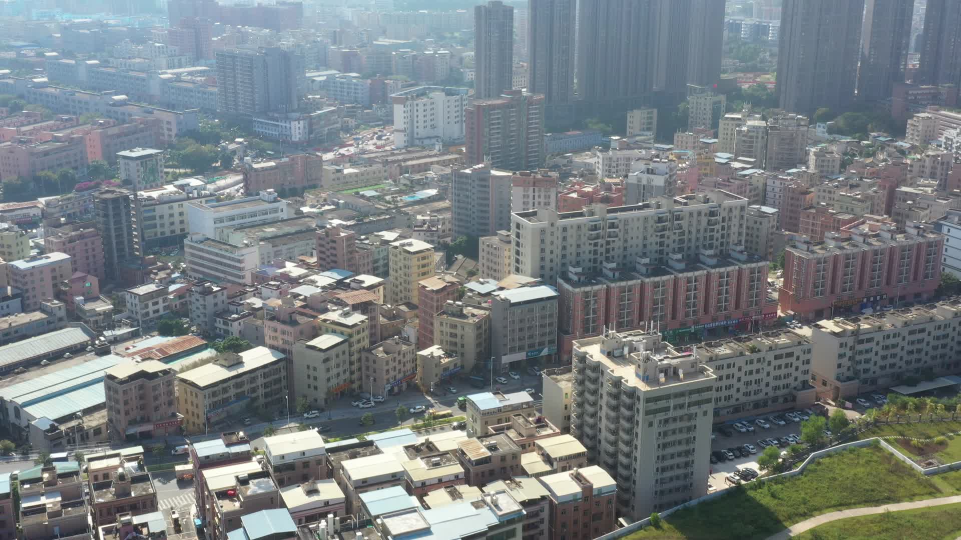 深圳龙华高角度航拍视频的预览图