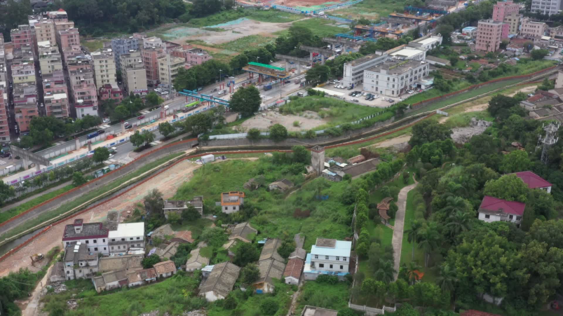 深圳龙华高角度建筑道路航拍视频的预览图