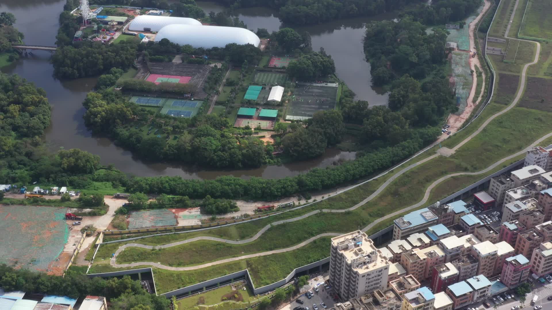 深圳龙华绿地建筑航拍视频的预览图