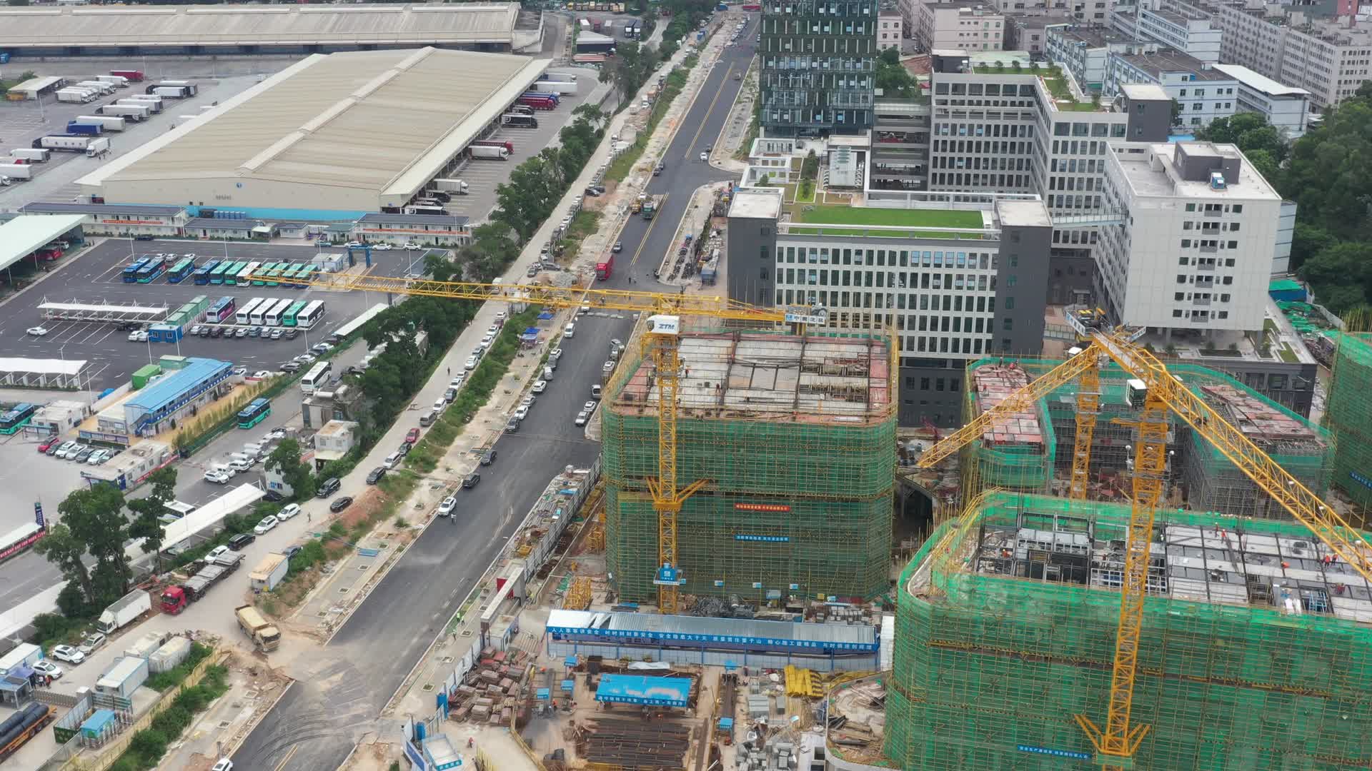 深圳龙华建筑工地楼房大厦航拍视频的预览图