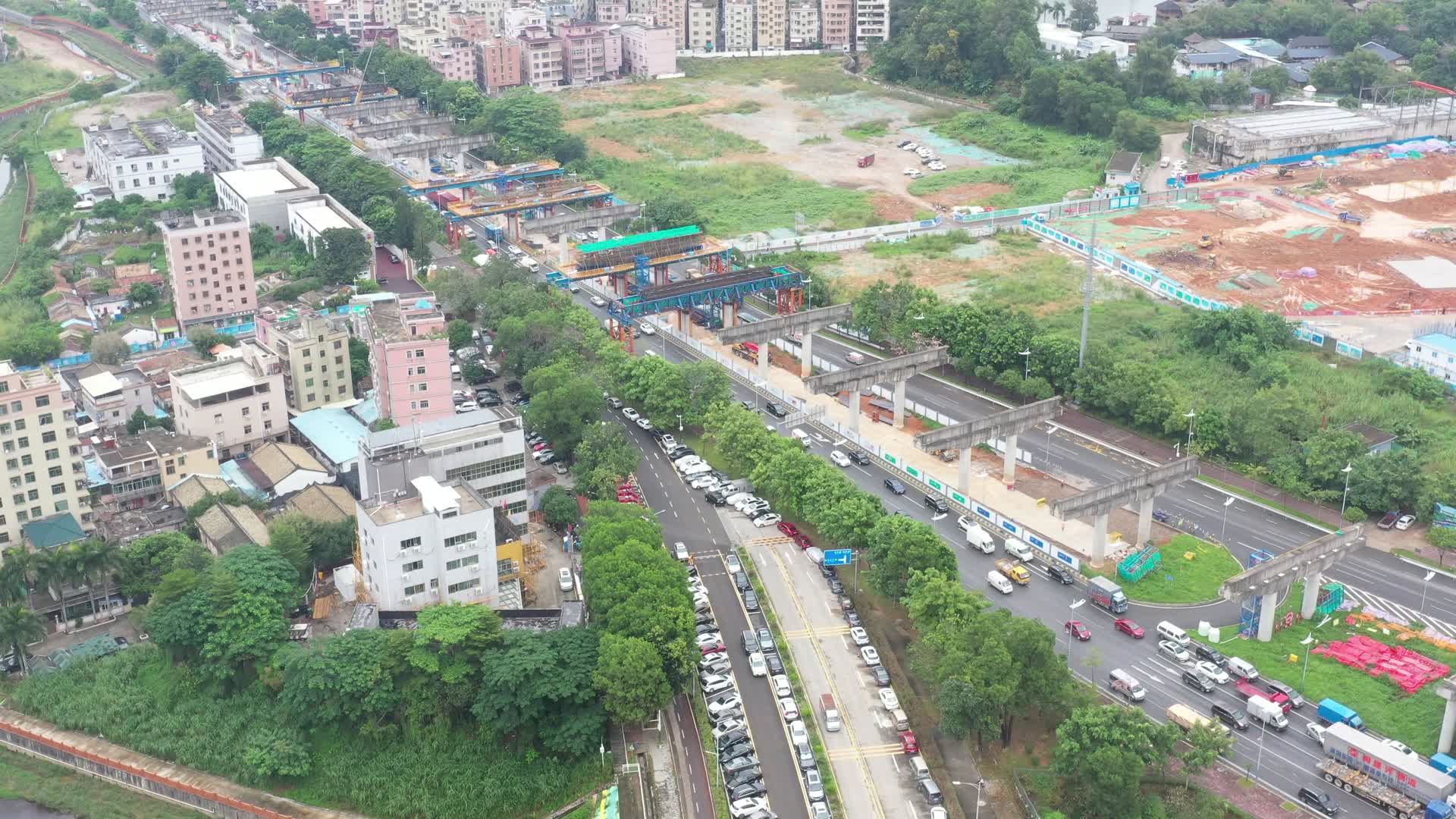 深圳龙华公路交通高角度航拍视频的预览图