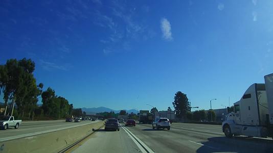 美国高速公路行车记录仪实拍画面4K视频的预览图