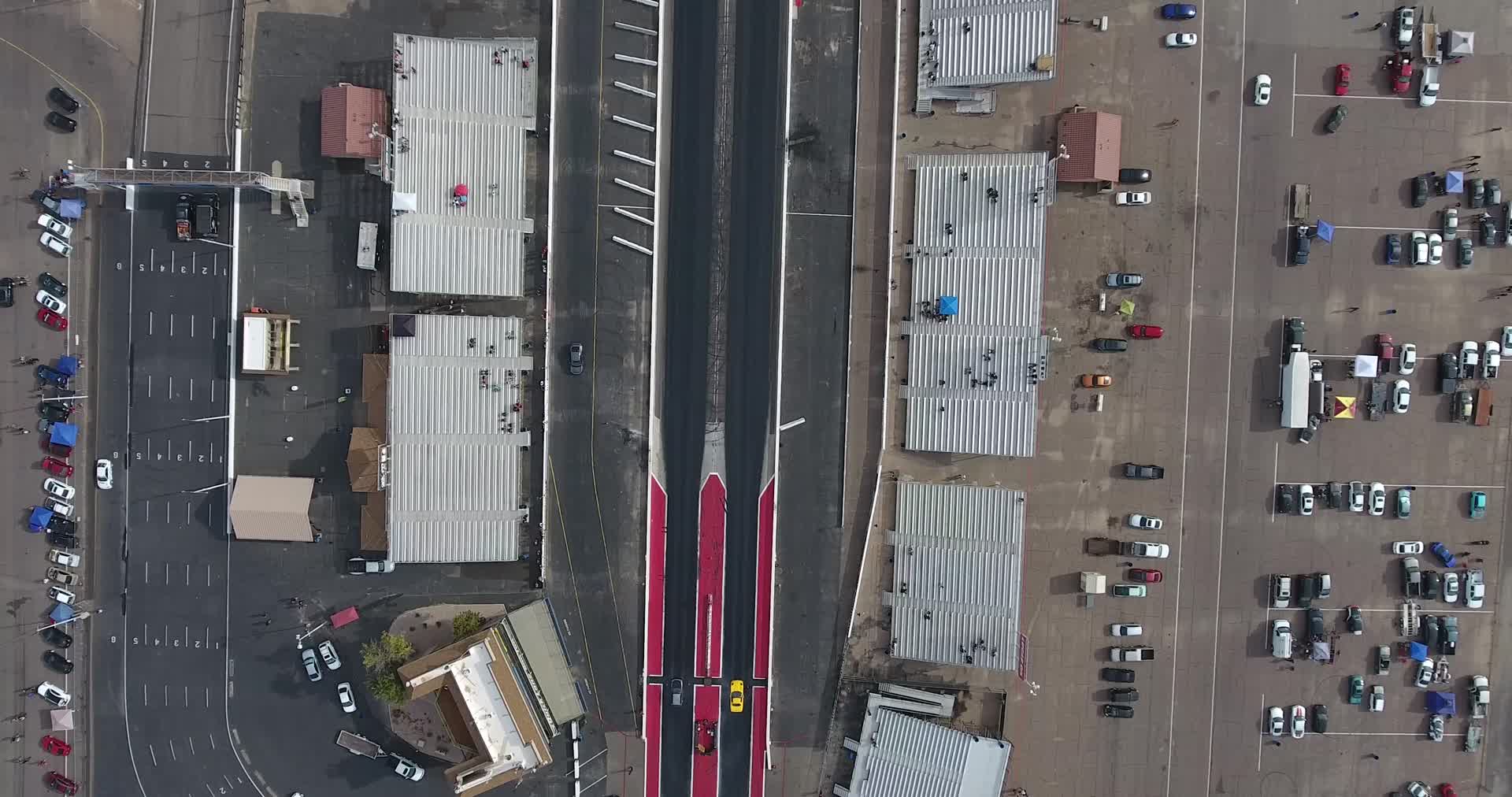直线加速比赛航拍凤凰城美国航拍4K视频的预览图
