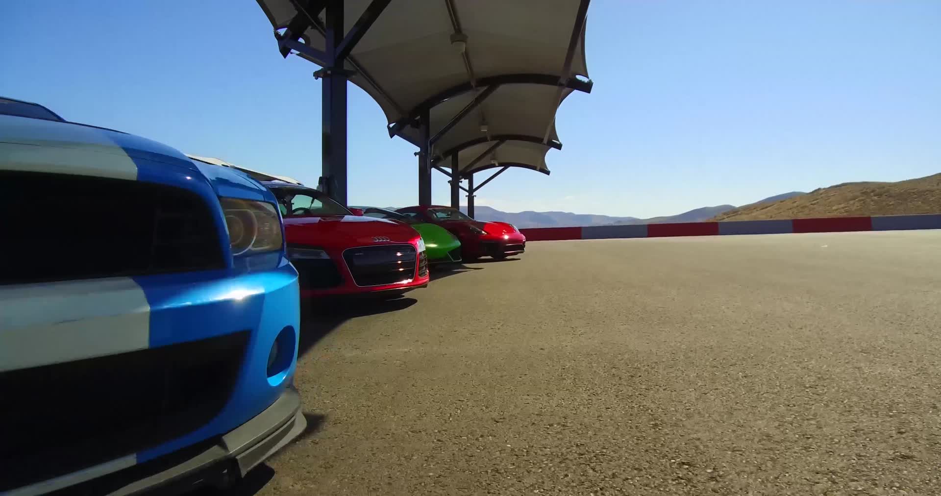 美国拉斯维加斯沙漠赛车场赛道超跑实拍视频的预览图
