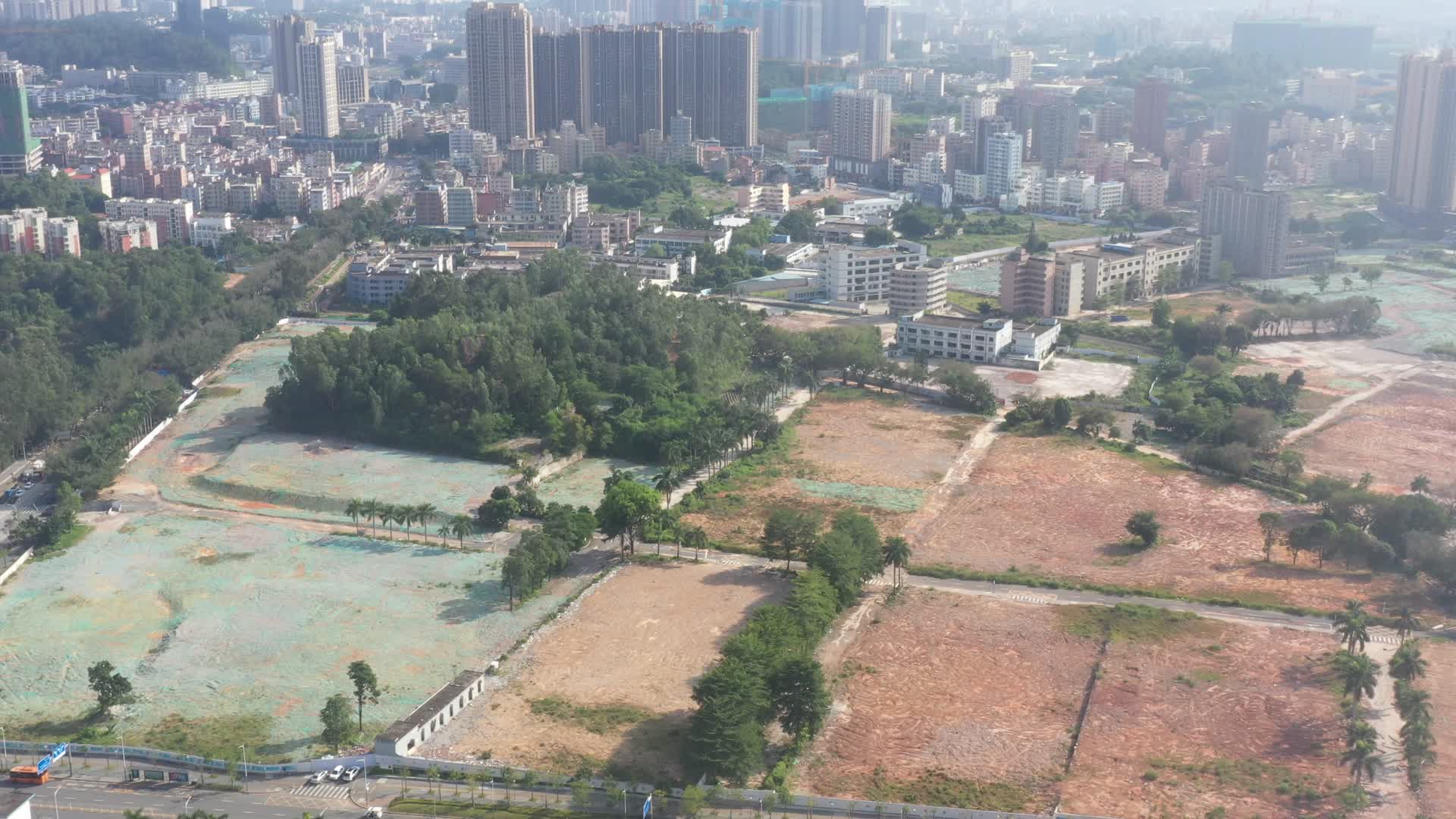 深圳龙华建筑楼房大厦工地航拍视频的预览图