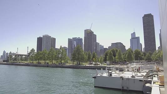 美国芝加哥码头实拍摩天轮视频的预览图