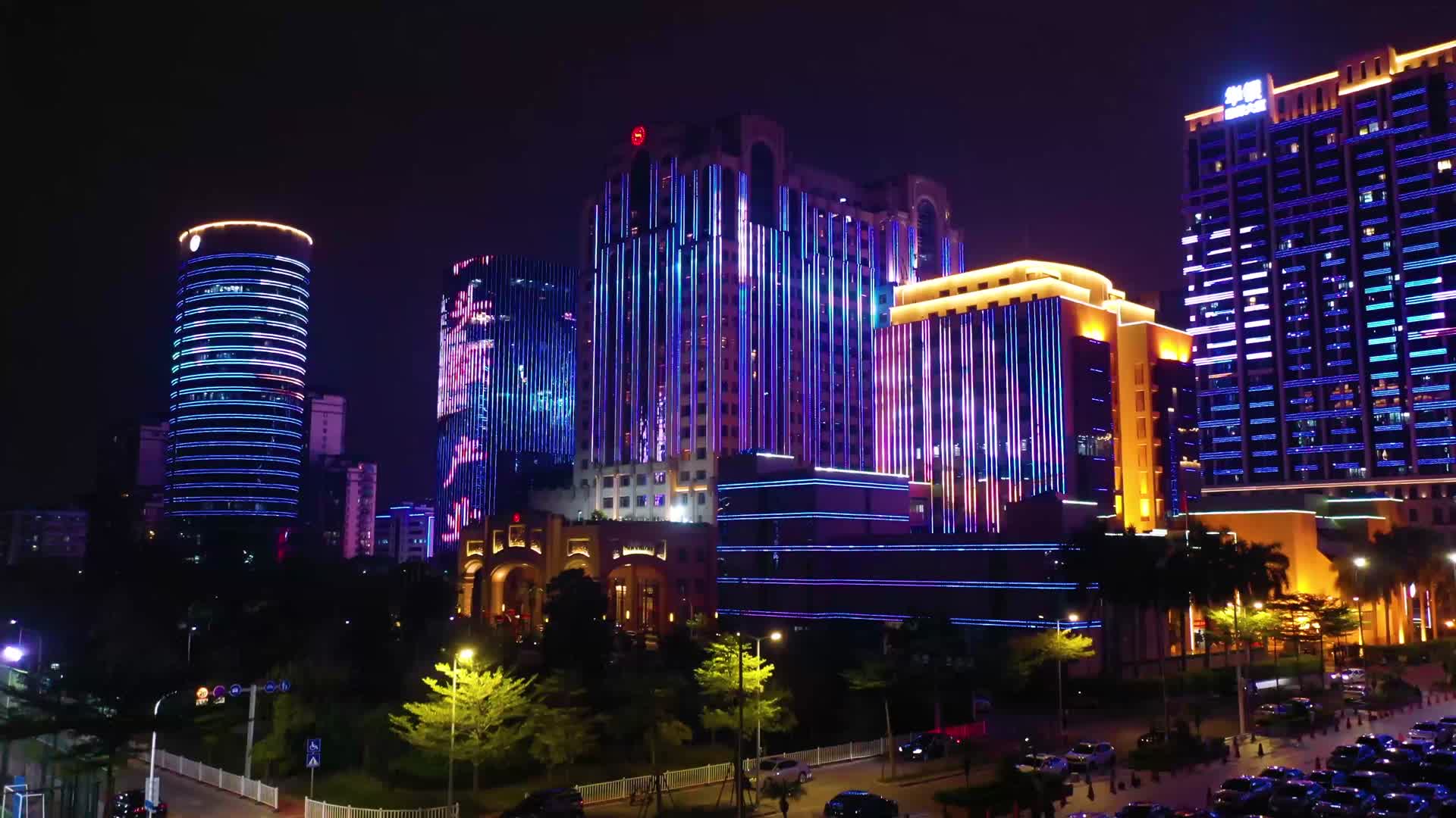 4K城市夜景航拍原汕头时代广场视频的预览图