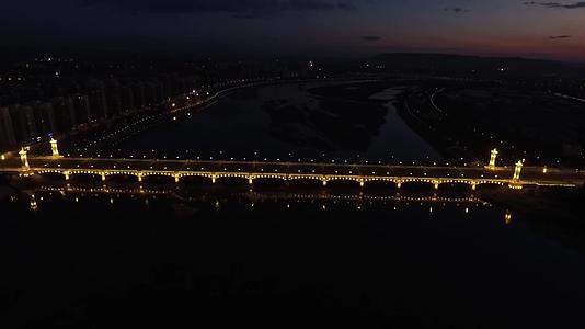 牡丹江市牡丹江大桥夜景航拍视频的预览图