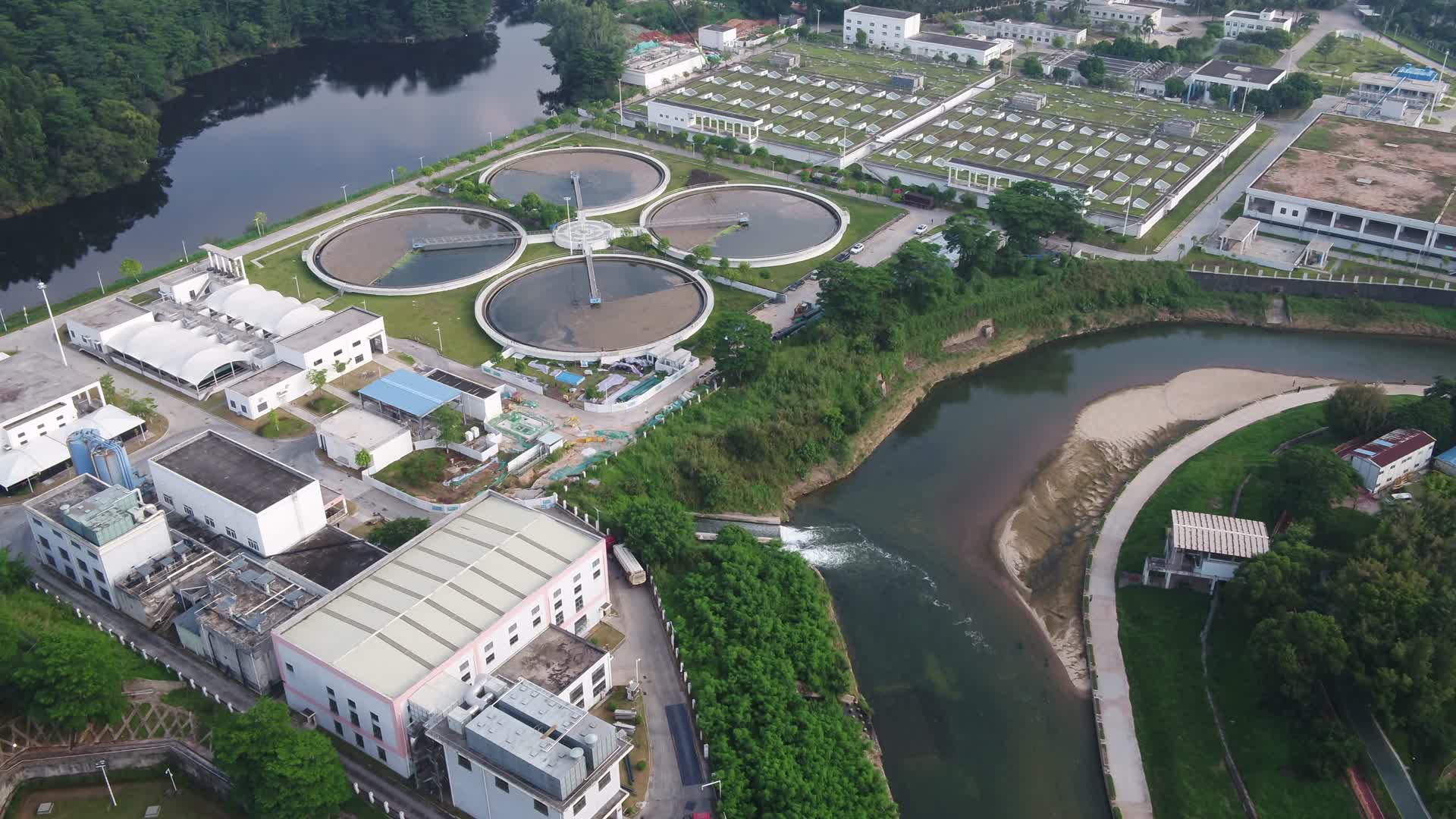 深圳工业楼房建筑航拍视频的预览图