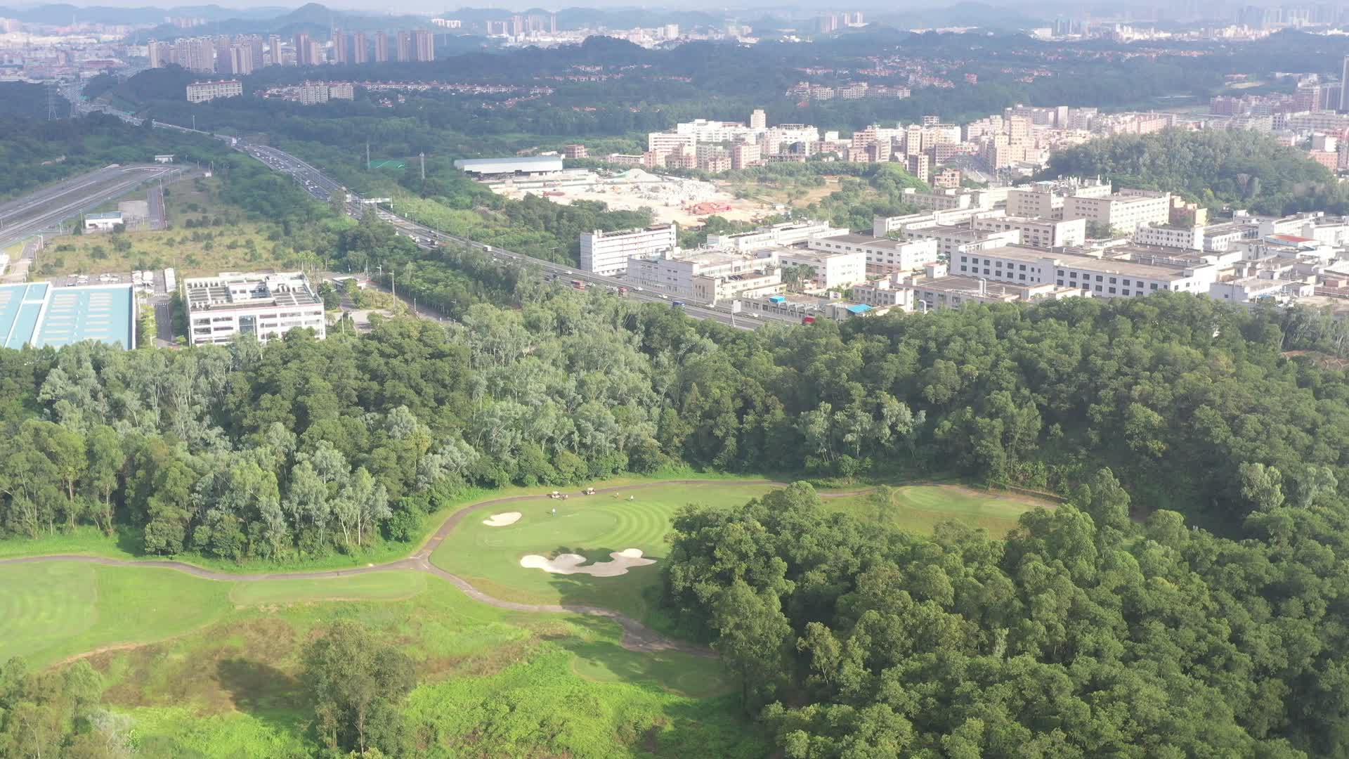 深圳龙华郊外绿地建筑居住区航拍视频的预览图