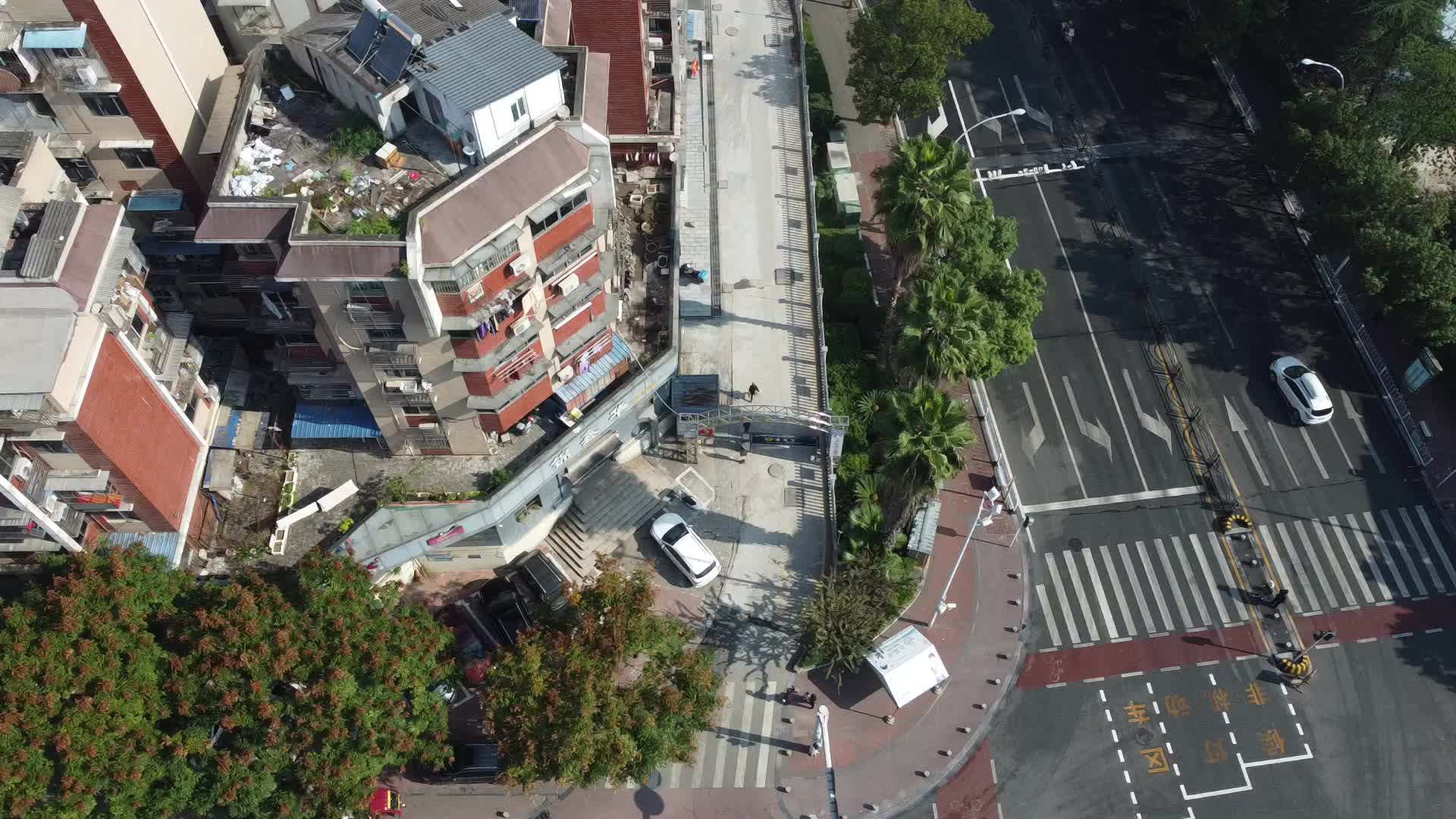湖北宜昌武汉道路高角度航拍视频的预览图