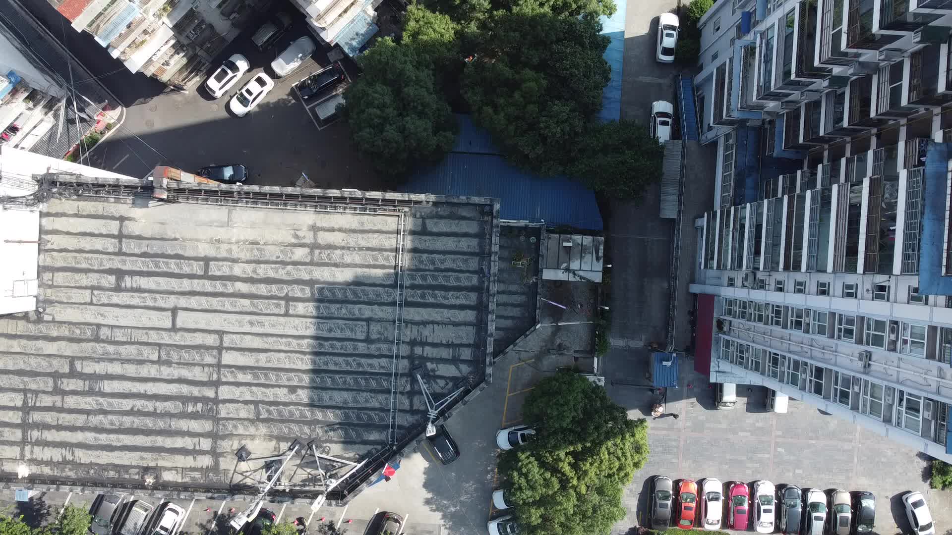 湖北宜昌武汉建筑道路高角度航拍视频的预览图