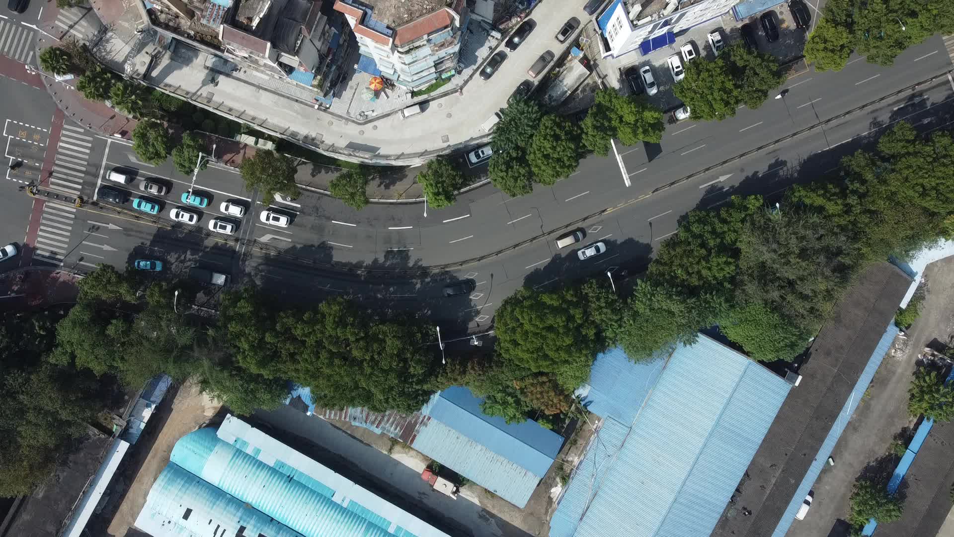 湖北宜昌武汉道路高角度航拍视频的预览图