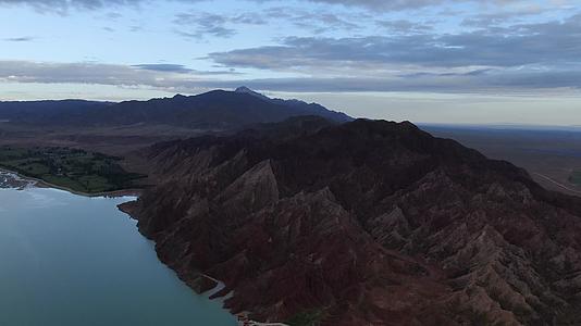 4K航拍张掖国家地质公园视频的预览图