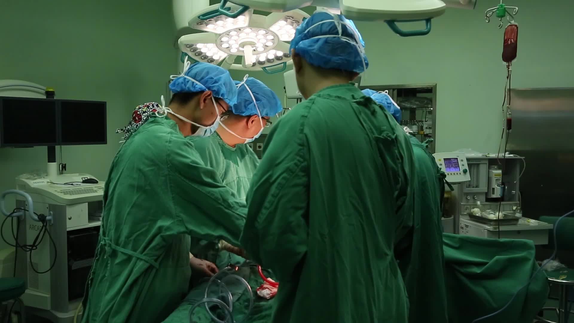 医院医生护士手术急诊视频视频的预览图