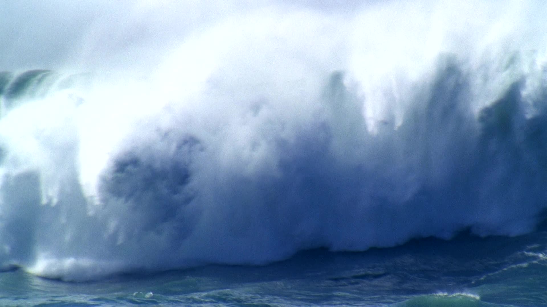 浪花袭来海浪翻涌高清大海视频的预览图