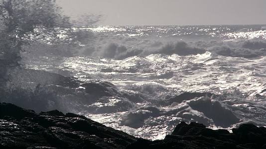 海浪翻涌高清大海视频的预览图