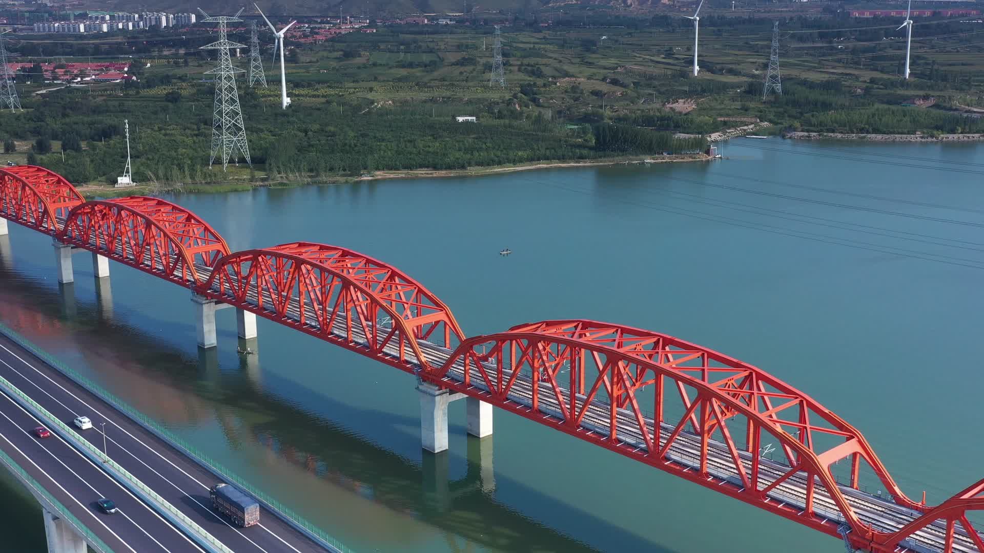 京张高铁官厅水库特大桥公路桥铁路4k航拍视频的预览图