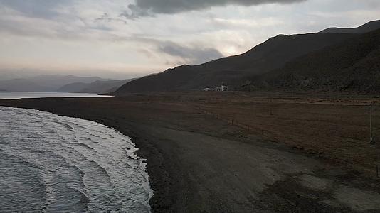 4K航拍西藏羊湖视频的预览图