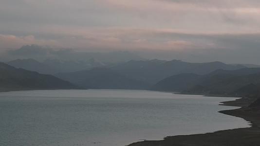 4K航拍西藏羊湖视频的预览图