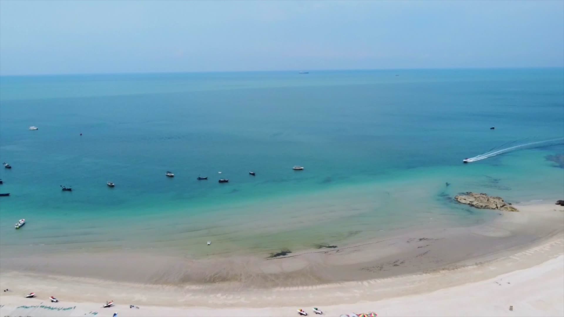海滩海边快艇视频的预览图