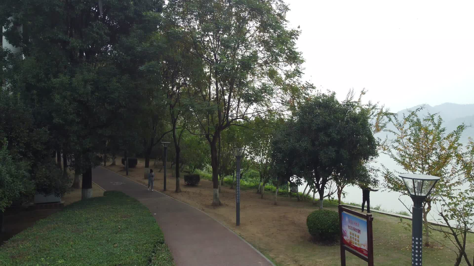 湖北宜昌江岸江景航拍视频的预览图