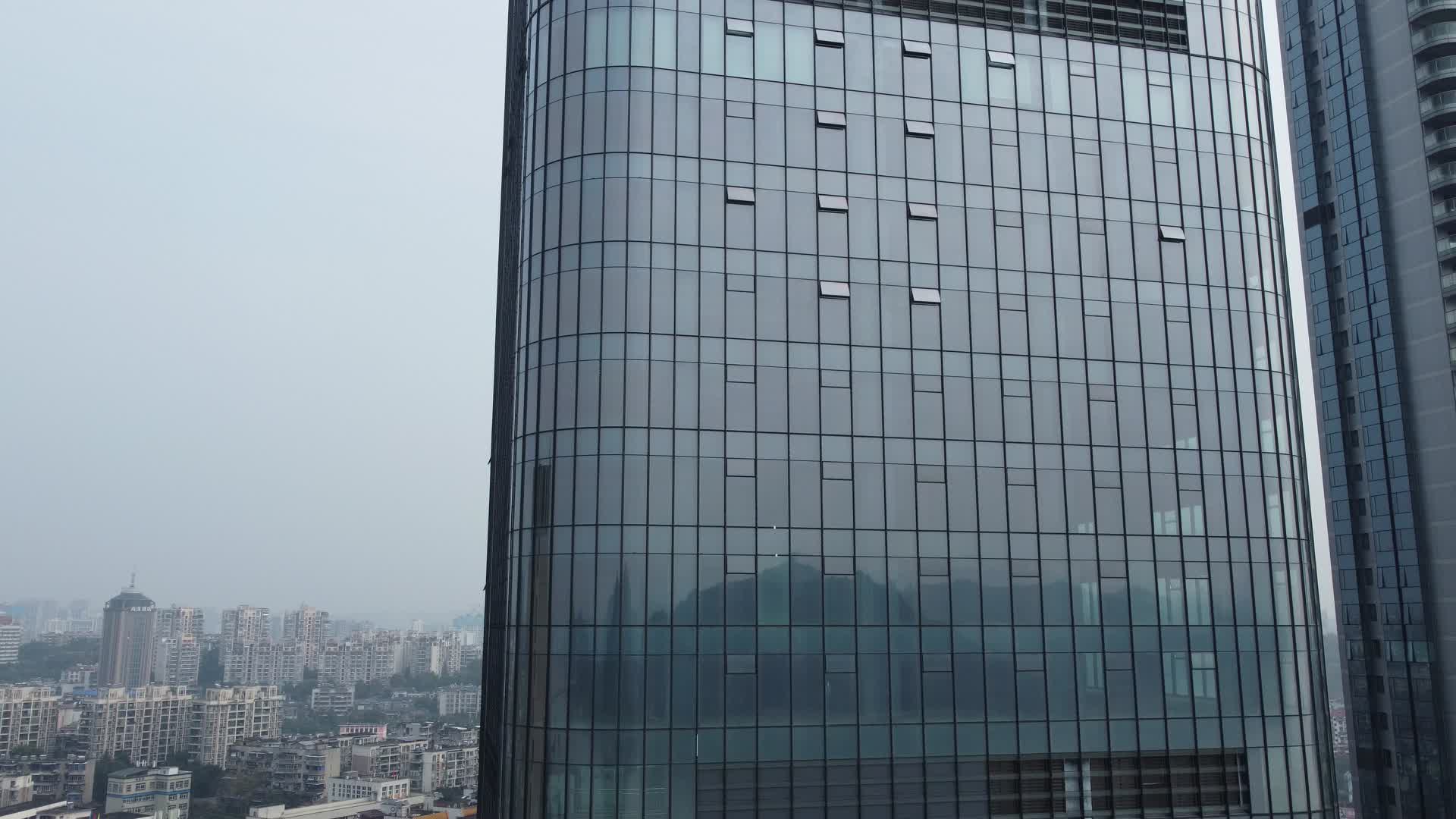 湖北宜昌建筑大厦高角度航拍视频的预览图