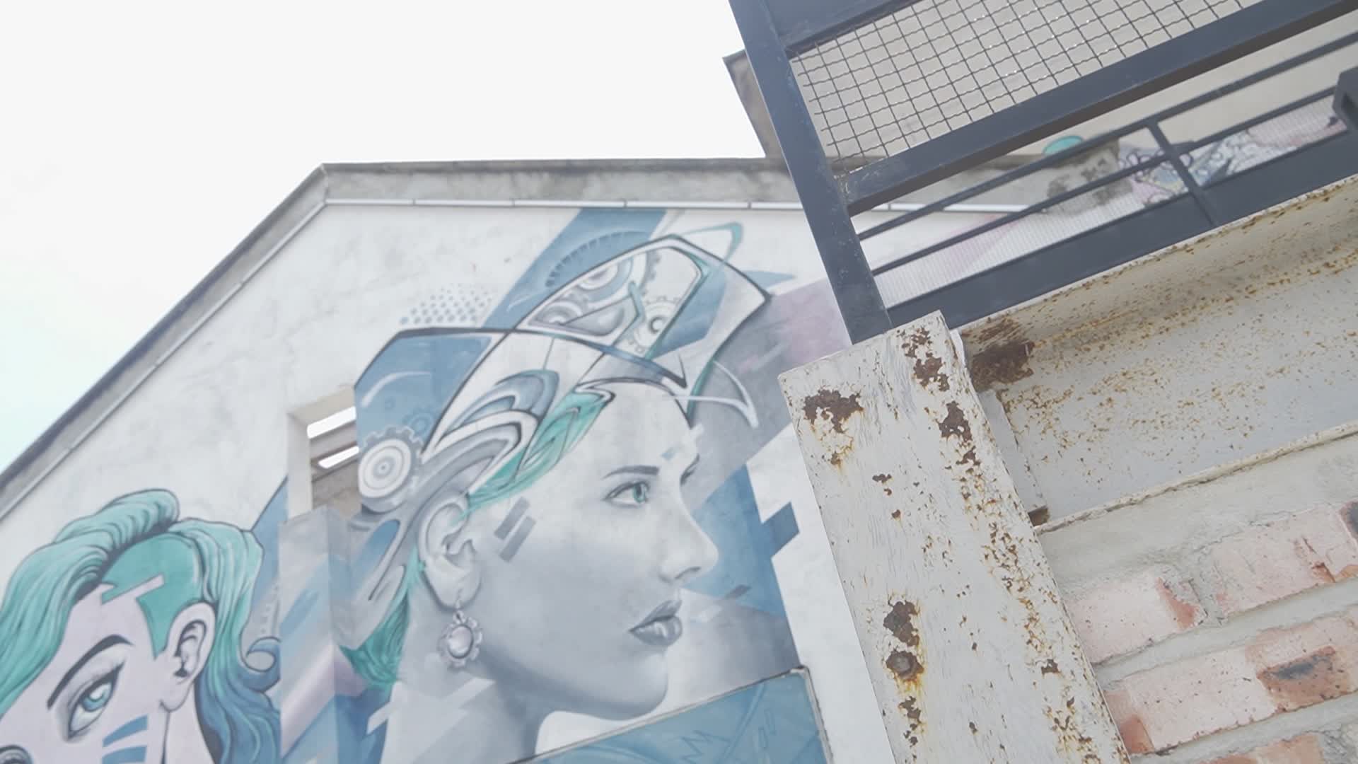 艺术街老厂房涂鸦视频的预览图