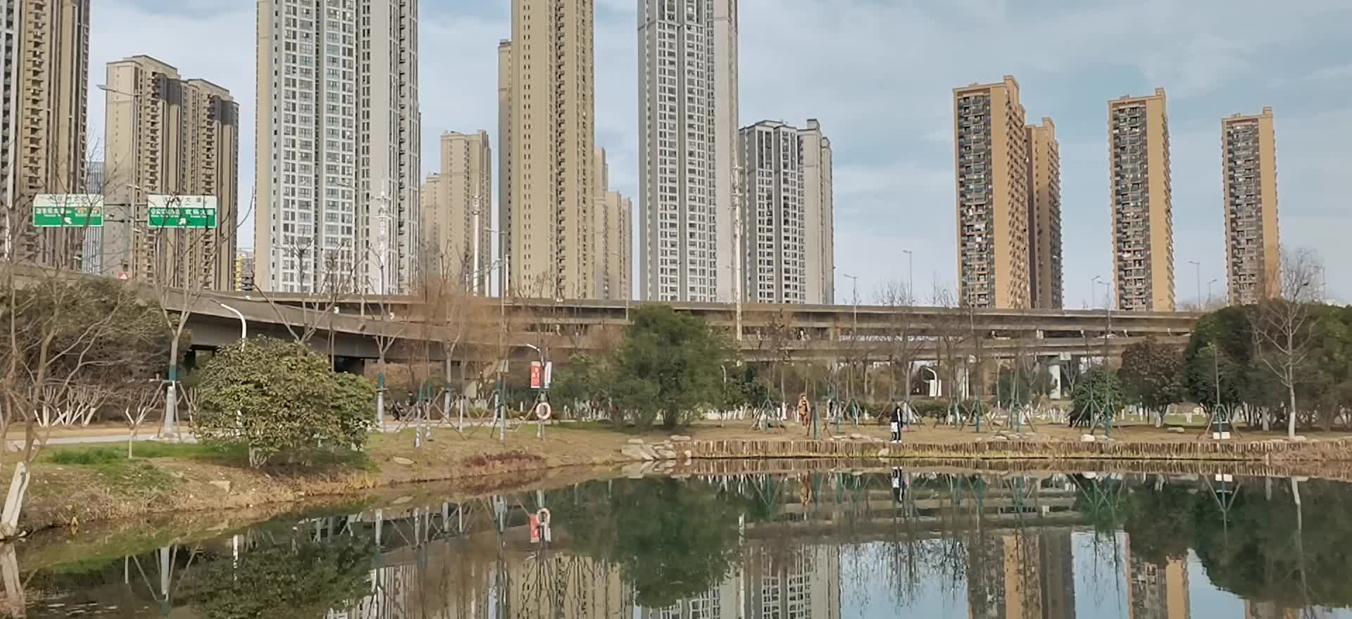 城市高架风景视频的预览图