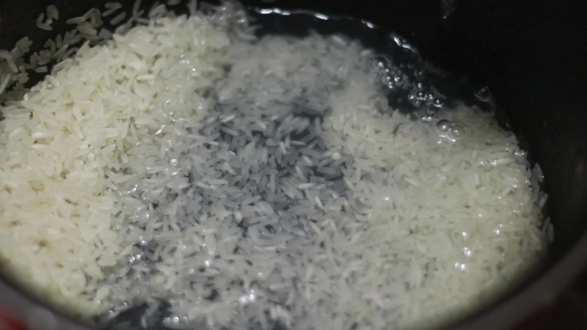 洗米做饭视频的预览图