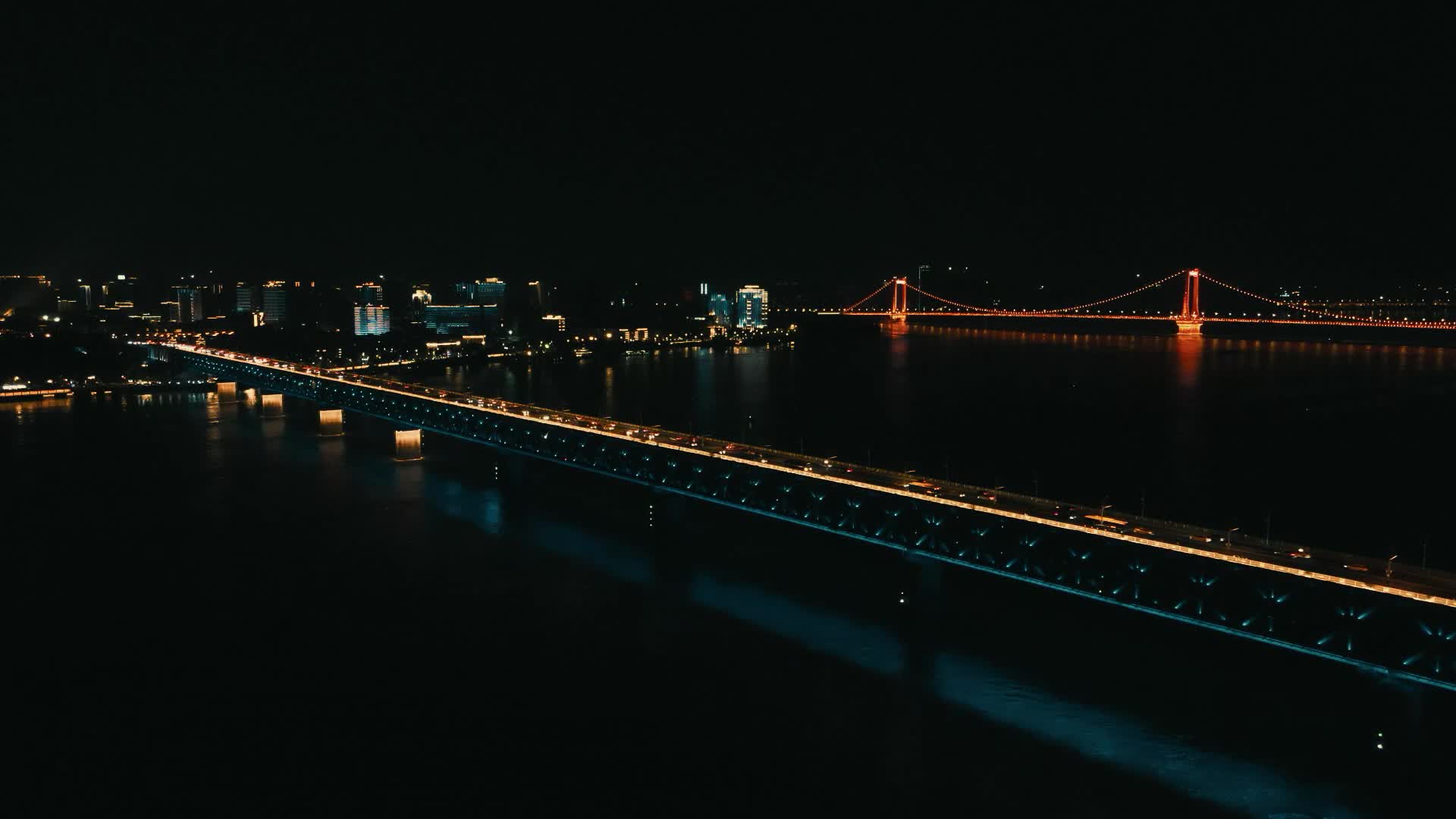 航拍湖北武汉长江大桥夜景黑金调色视频的预览图