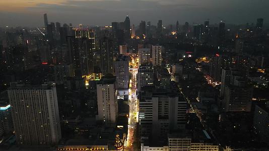 航拍湖北武汉江汉路步行街夜景视频的预览图