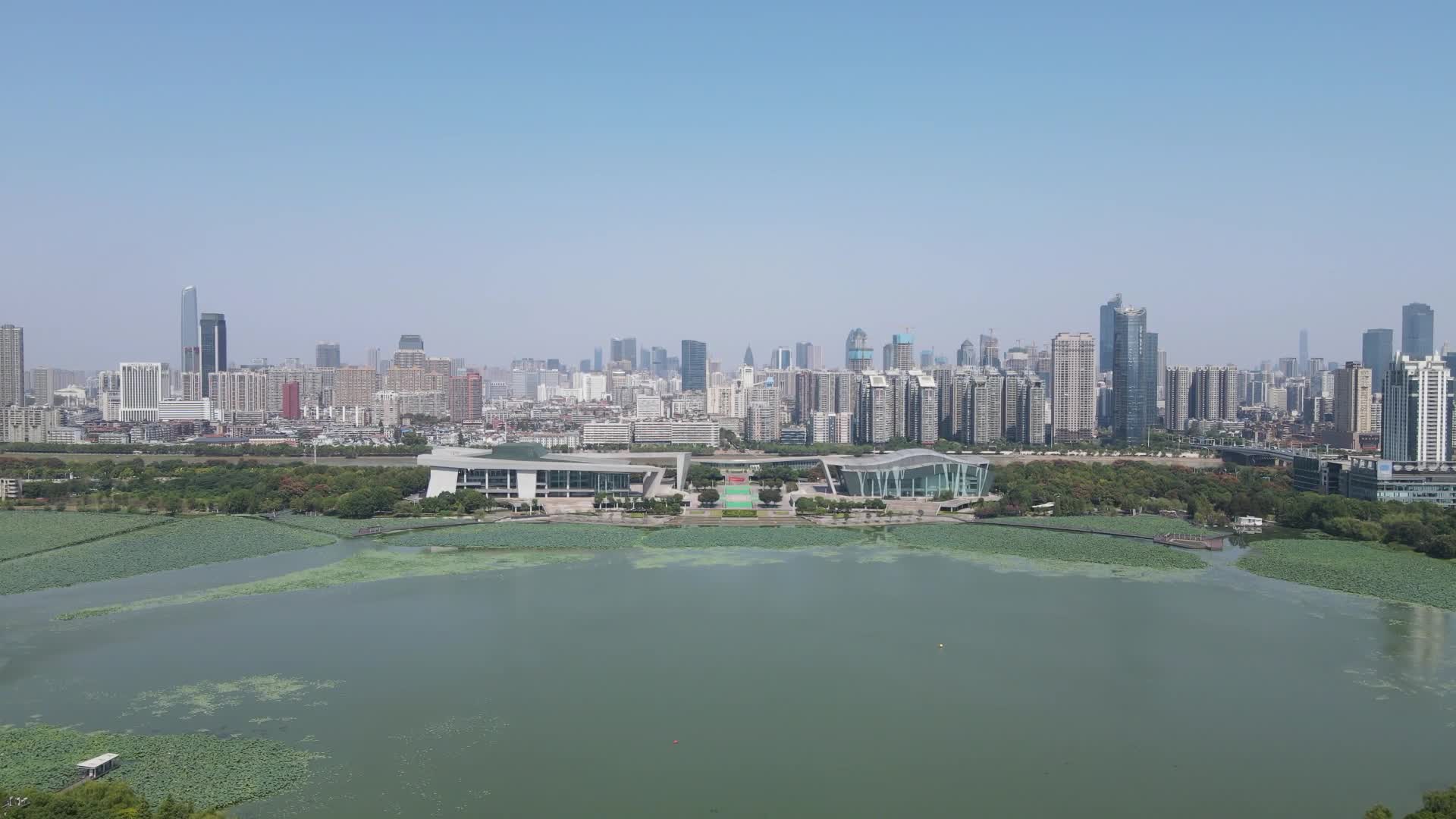 武汉月湖琴台大剧院航拍视频的预览图