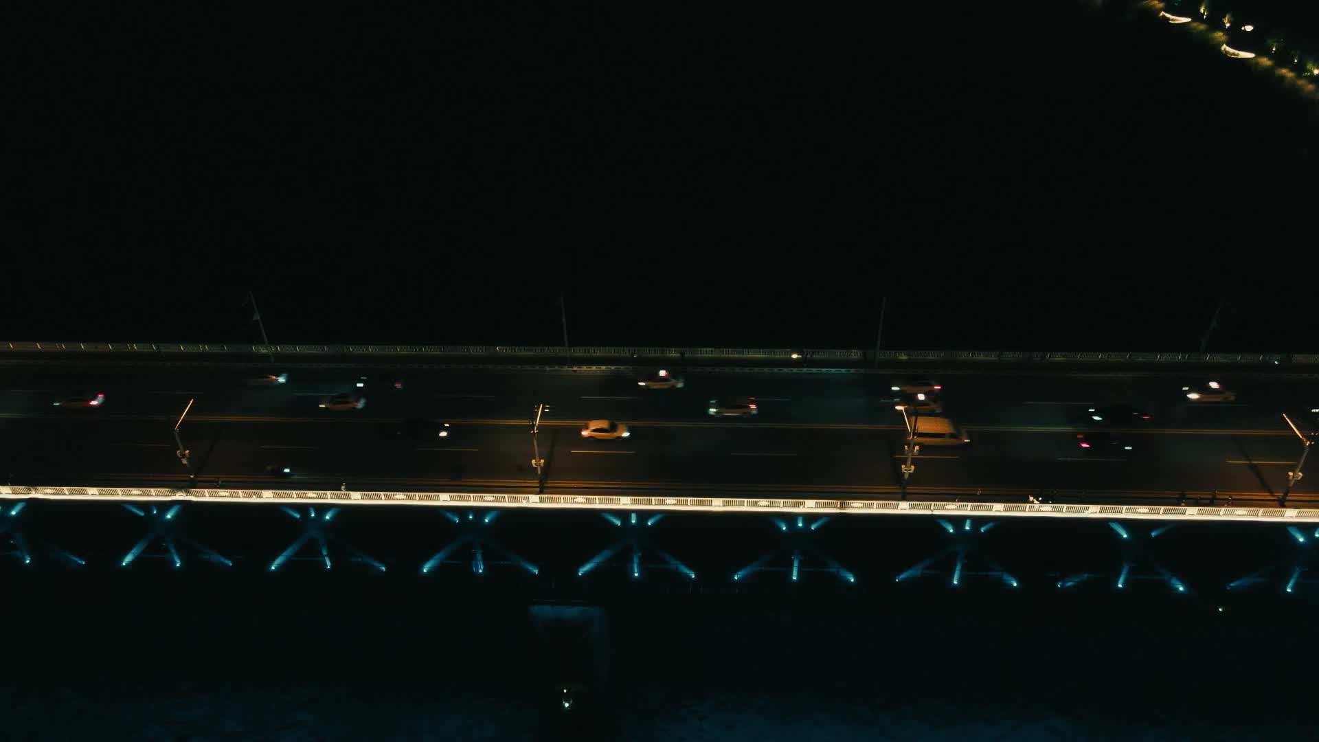 湖北武汉长江大桥夜景黑金调色4K航拍视频的预览图