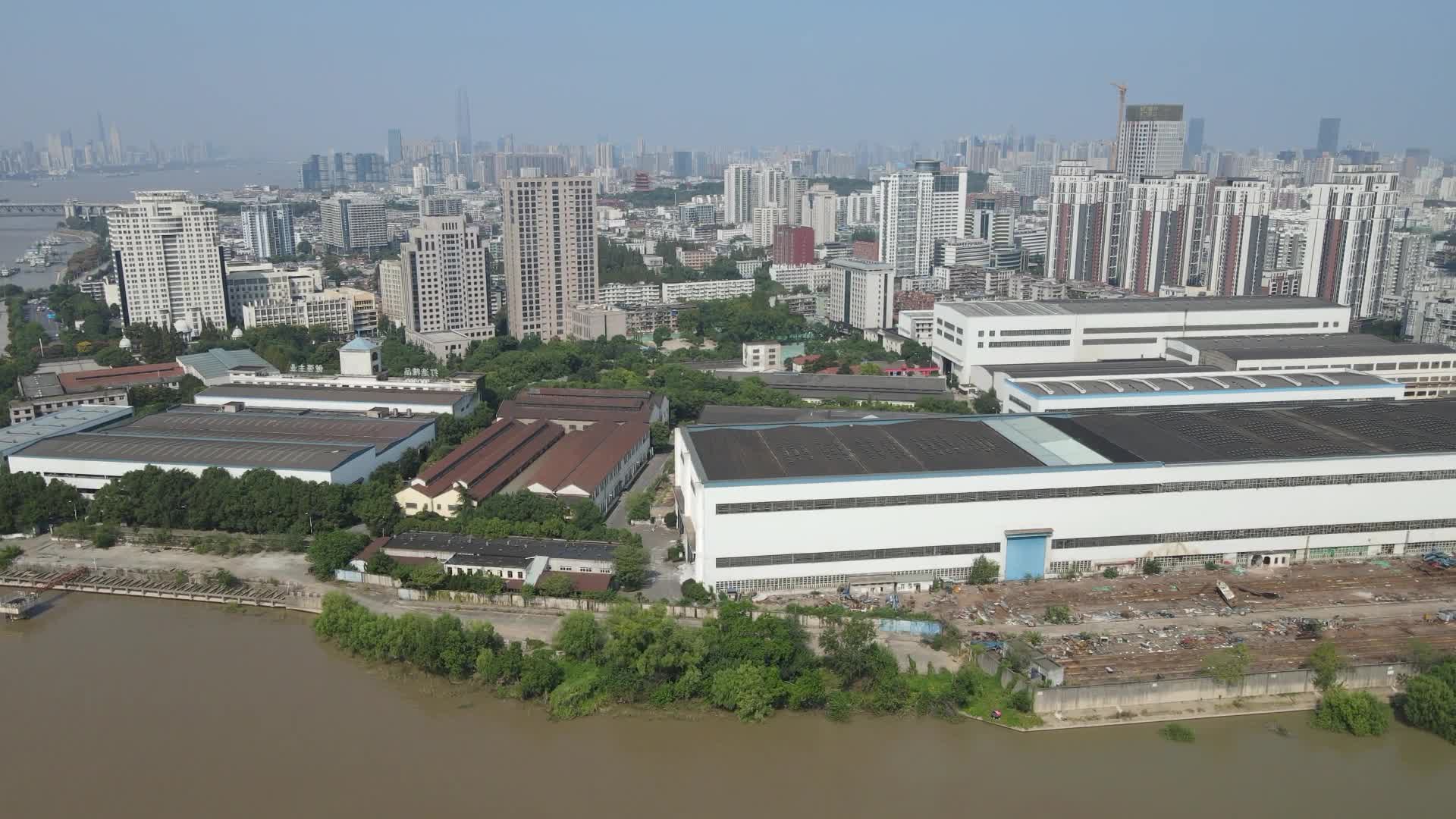 湖北武汉长江造船厂航拍视频的预览图