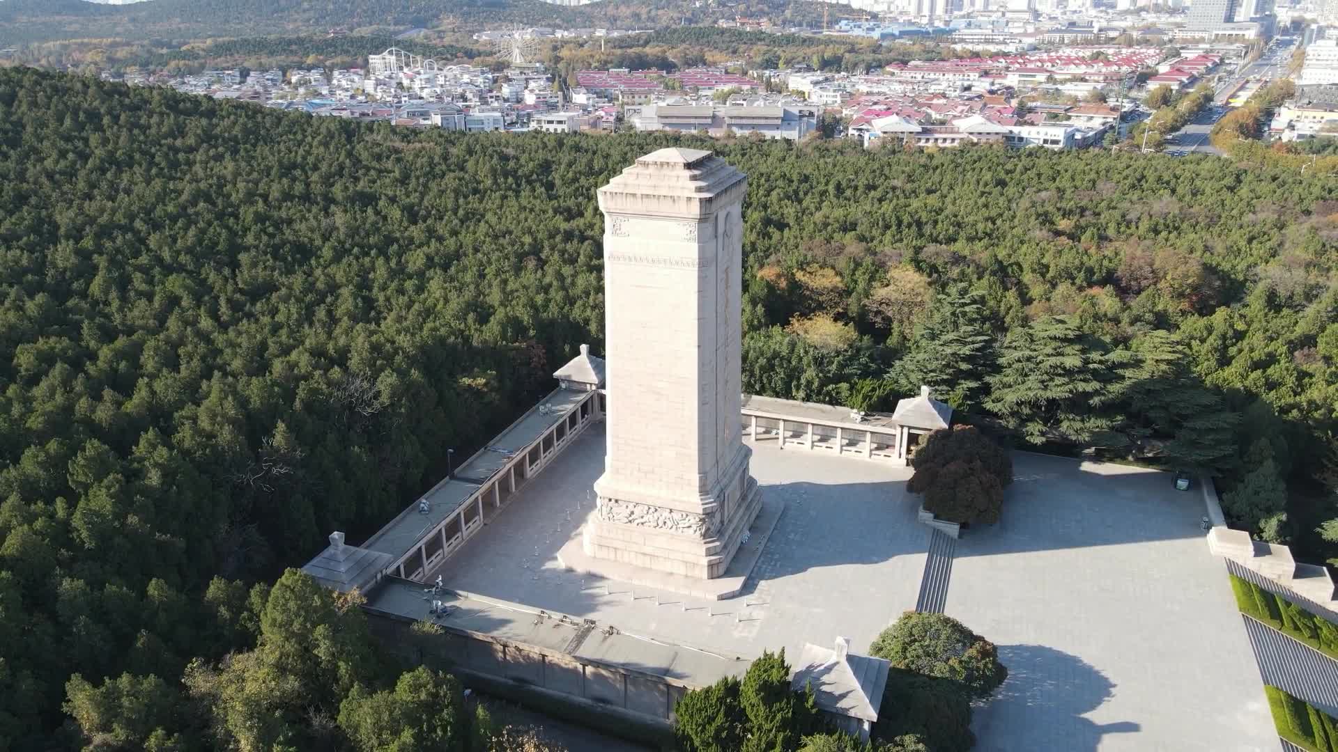 航拍江苏徐州淮海战役纪念碑4A景区视频的预览图